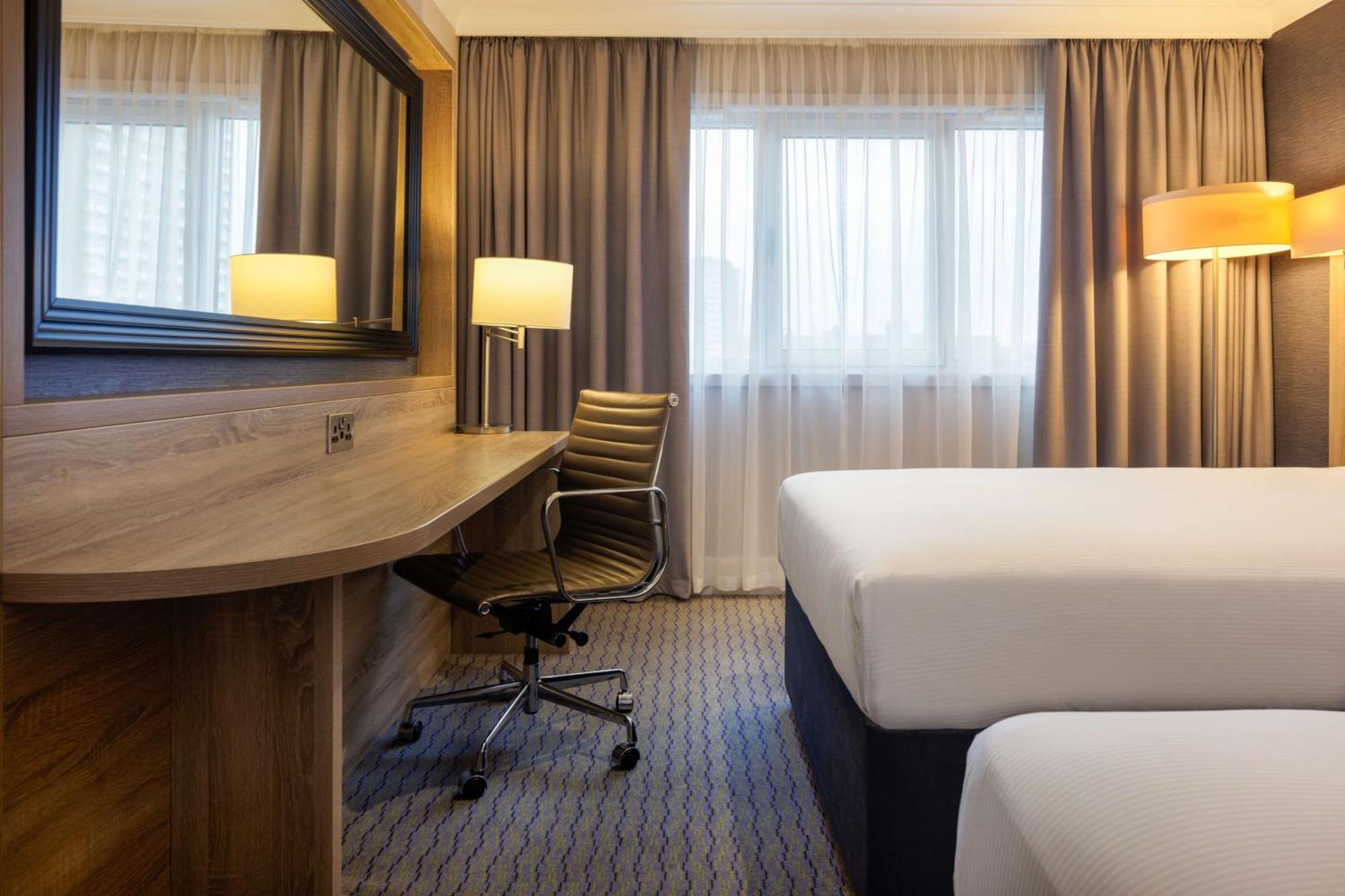 Doubletree By Hilton Glasgow Central Экстерьер фото
