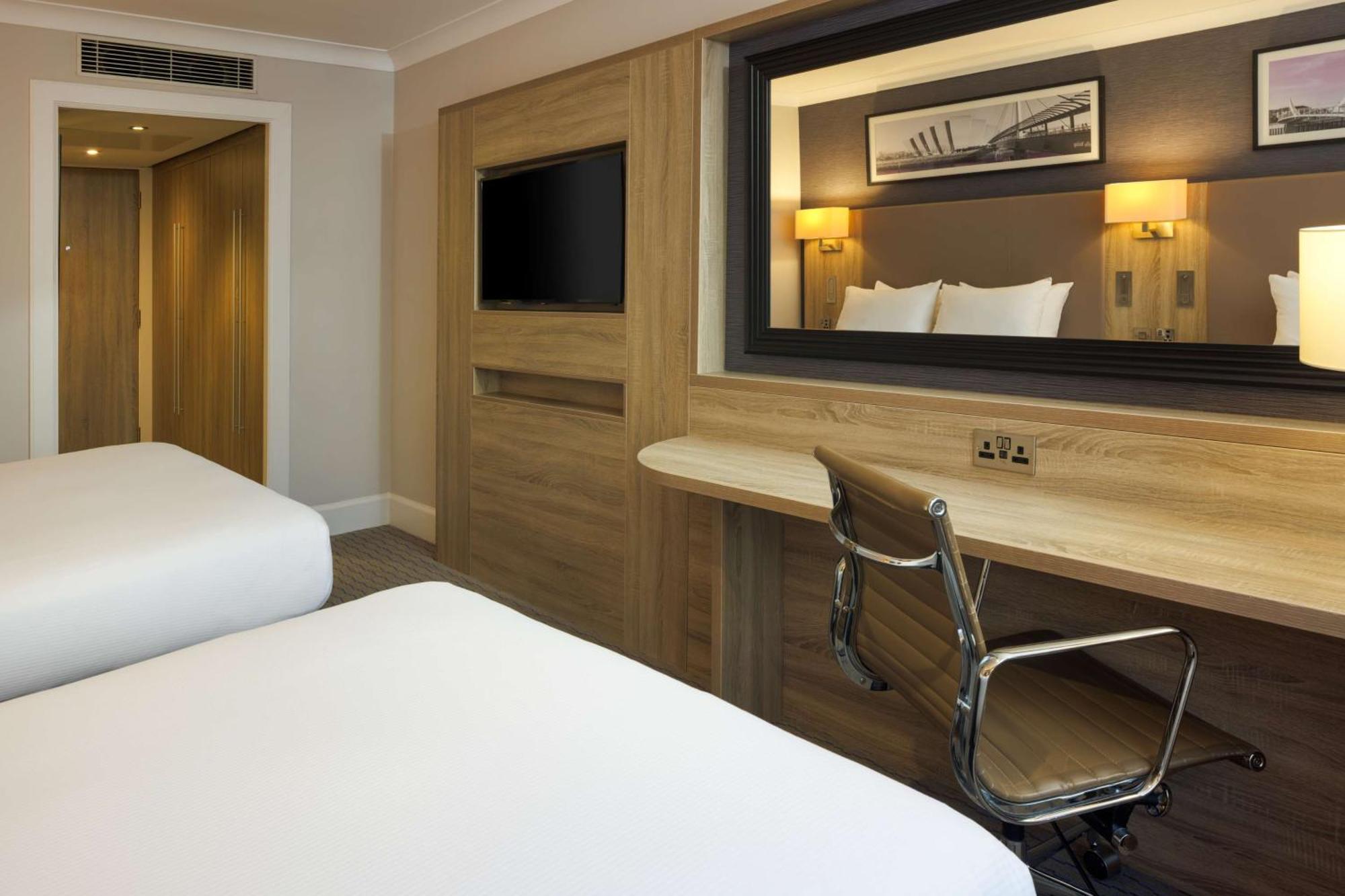 Doubletree By Hilton Glasgow Central Экстерьер фото