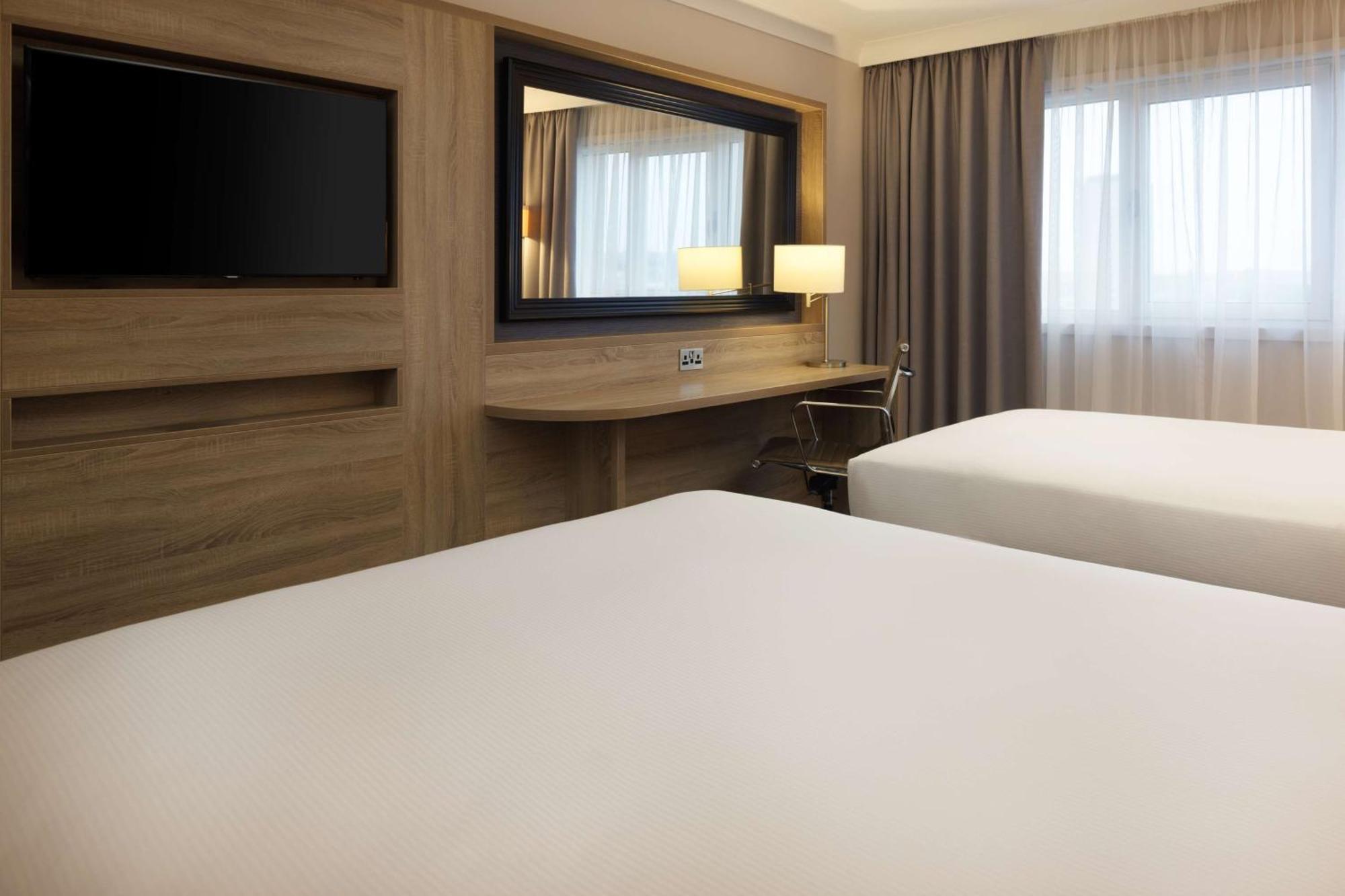 Doubletree By Hilton Glasgow Central Экстерьер фото