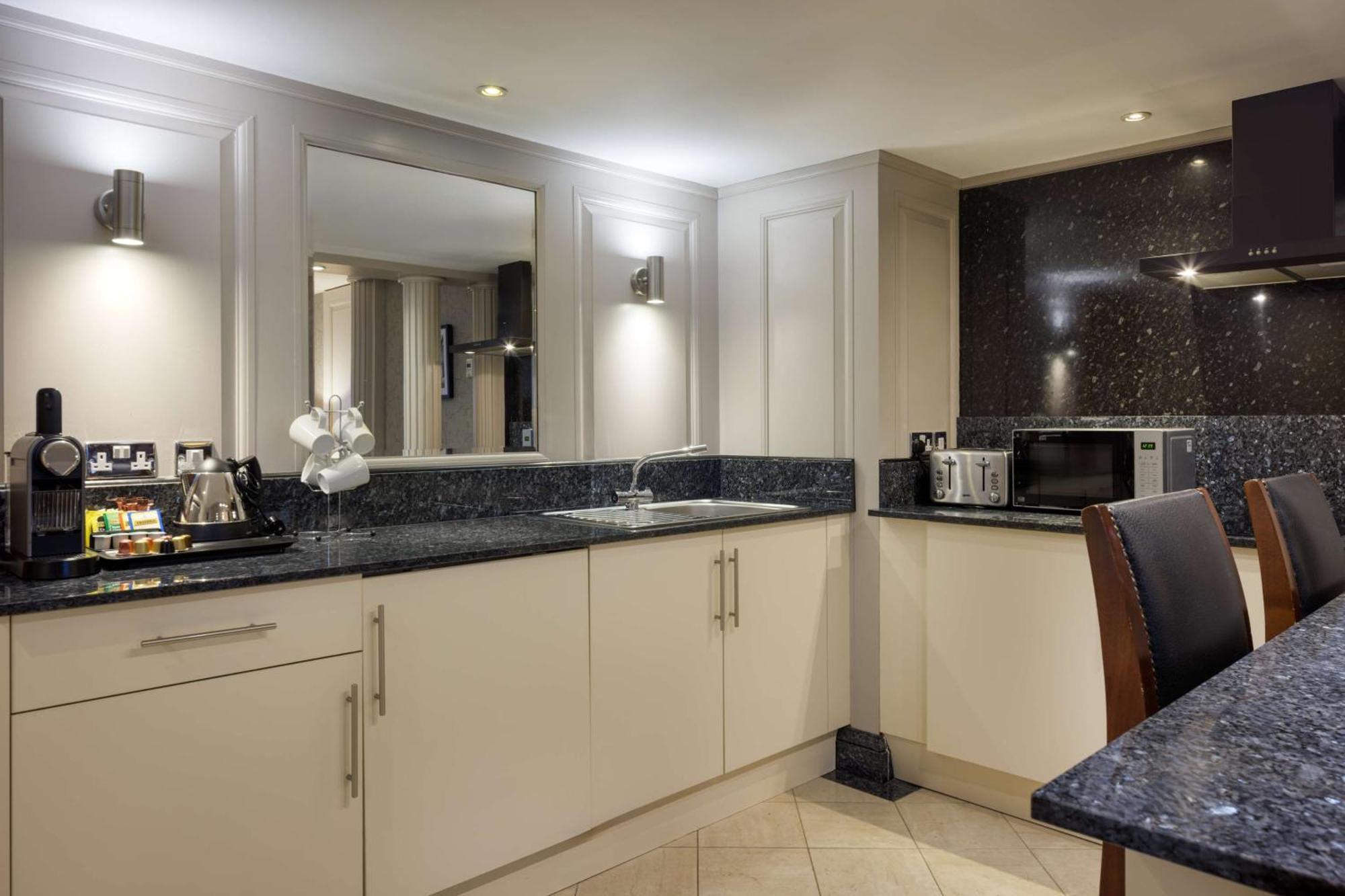 Doubletree By Hilton Glasgow Central Экстерьер фото