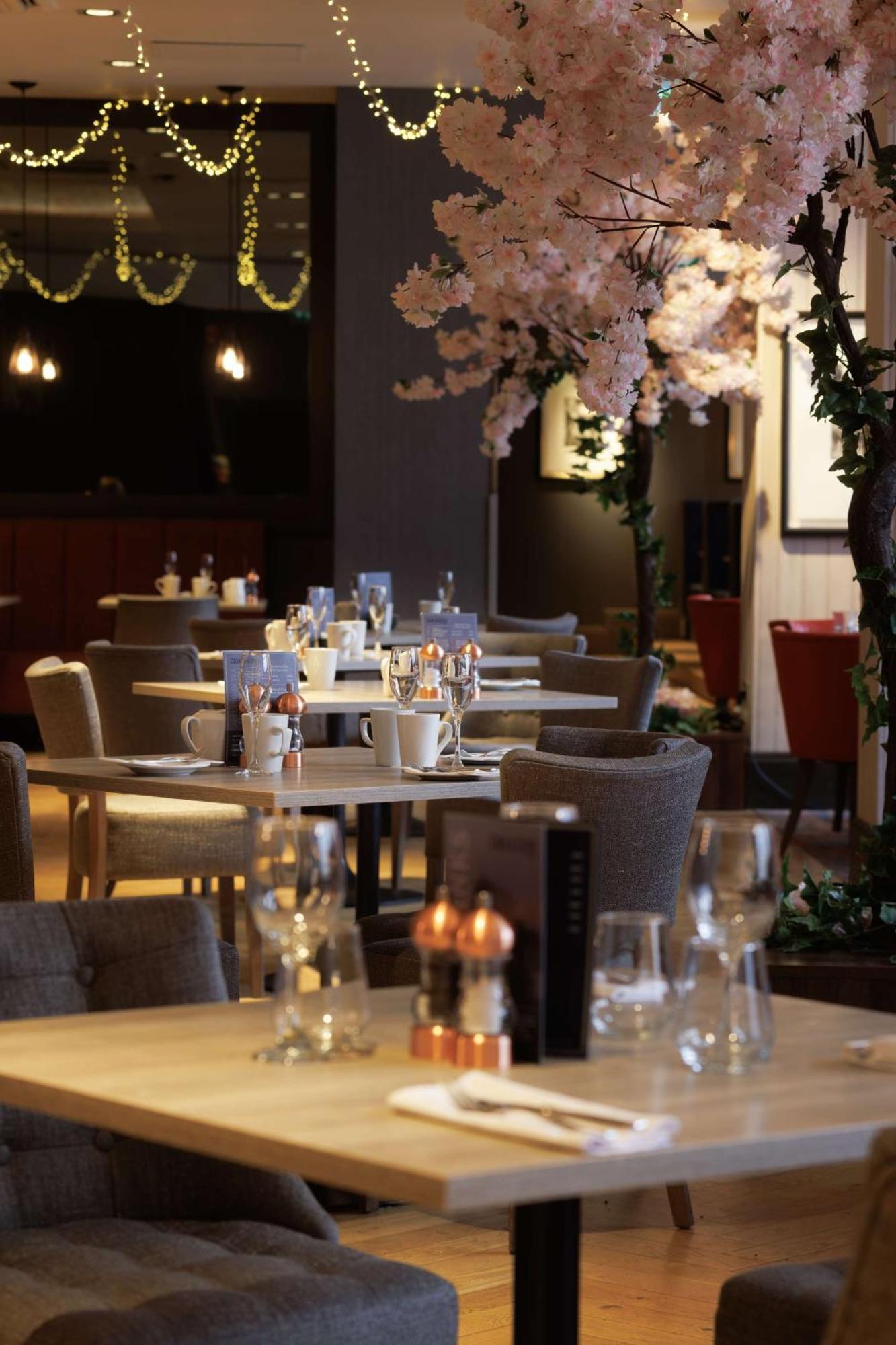 Doubletree By Hilton Glasgow Central Экстерьер фото